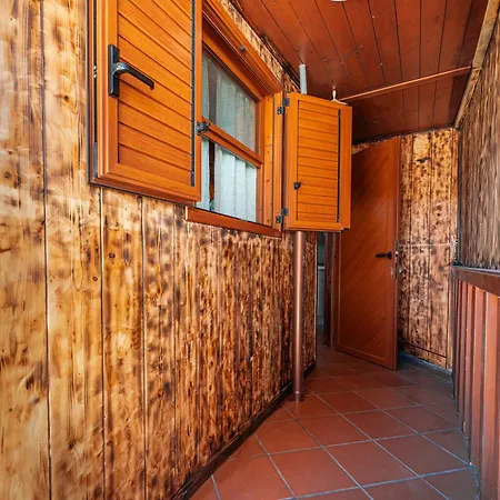 M E R House Margine Rosso Su Forti