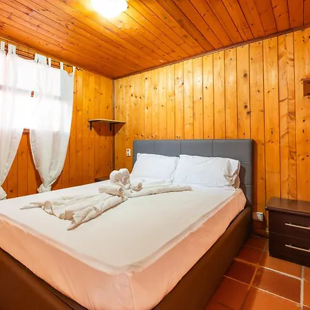 Kompleks wypoczynkowy M E R House Margine Rosso *